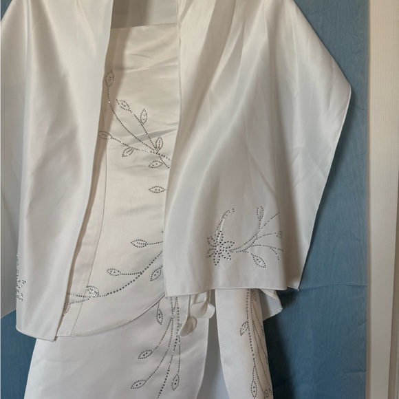 Elegant White Embroidered Dress - Picture 3 of 10